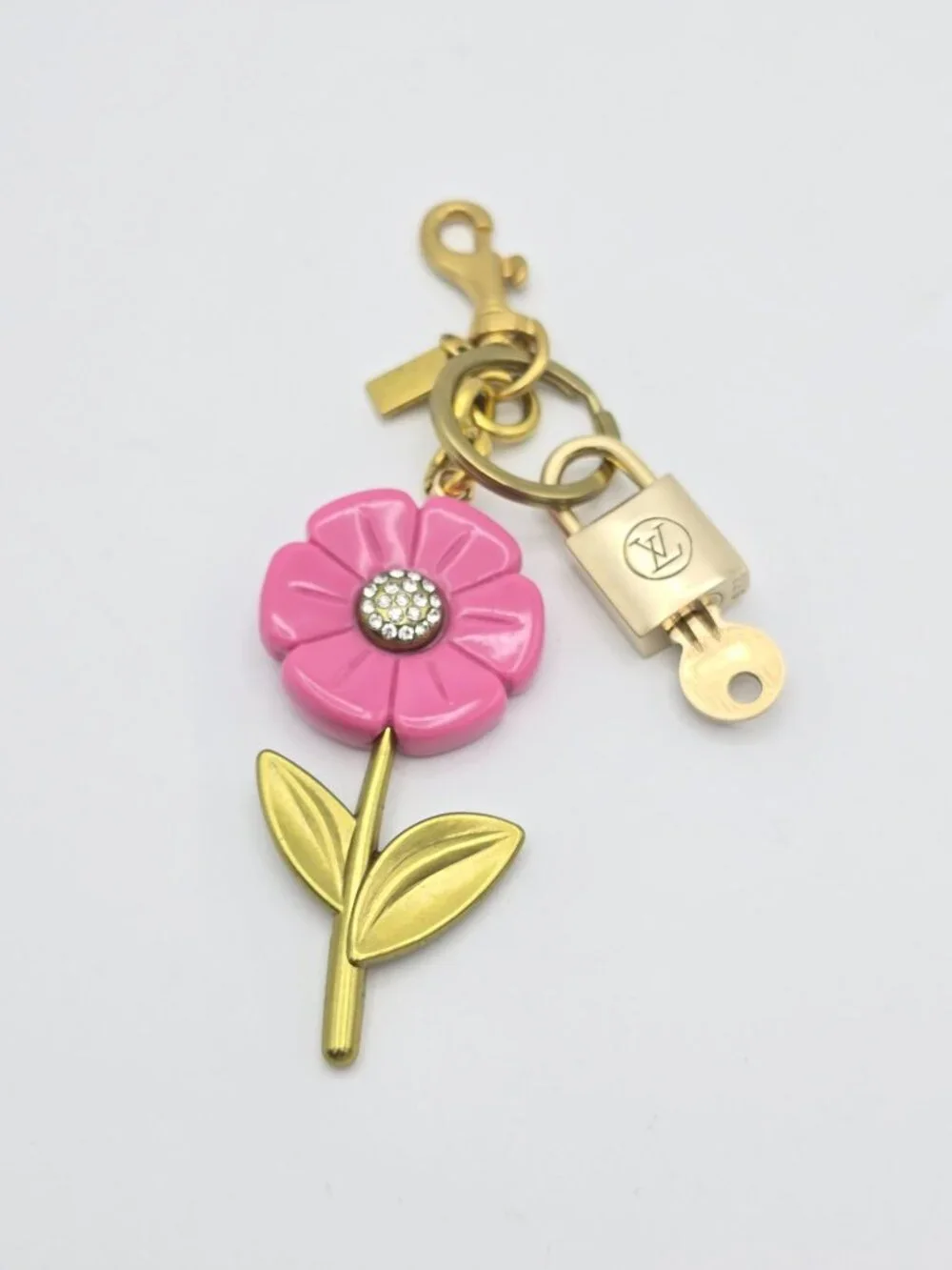 Authentic Louis Vuitton Gold Padlock 🔒 Key Set w/ Unbranded Flower Bag Charm - Picture 4 of 9